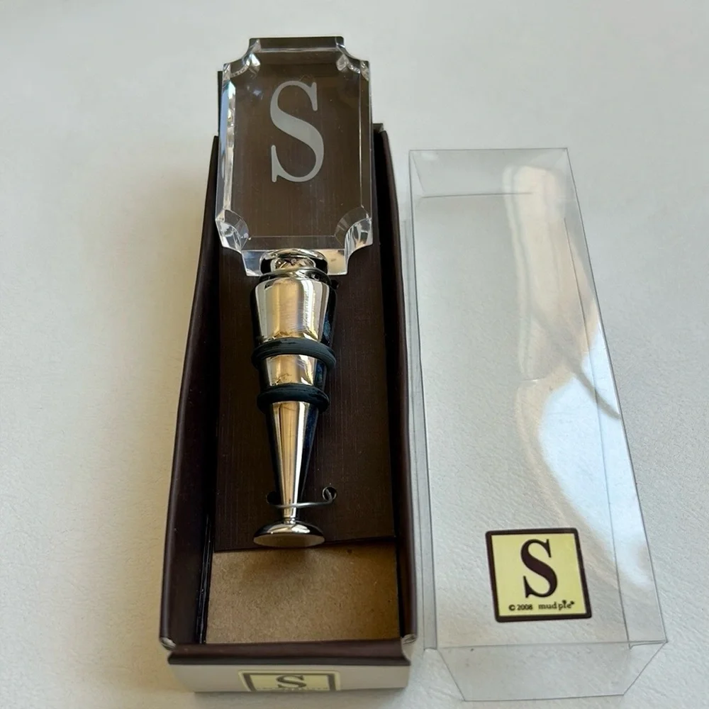 Monogram “S” Crystal Bottle Stopper